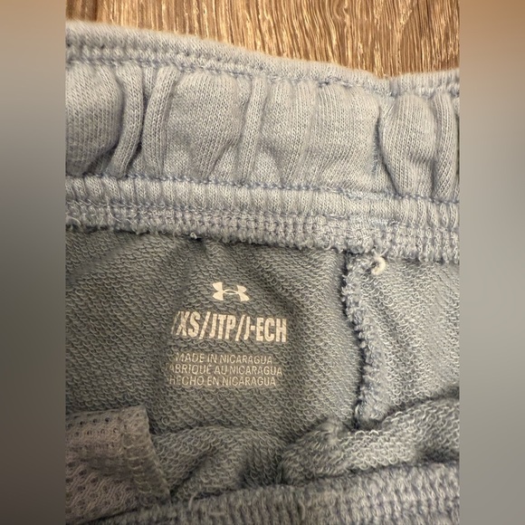 Under Armour Boys Gray Sweat Shorts Size YXS - Picture 4 of 4